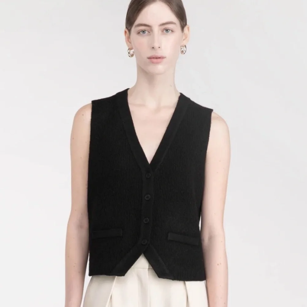 NWT Oak + Fort Button Down Vest Cardigan Black S - Picture 2 of 15